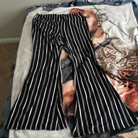 Black and white  pants - Picture 2 of 3